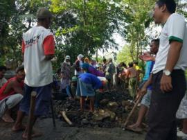 Semangat Warga Padukuhan Gobeh Dalam Rehab Jembatan Poros Desa